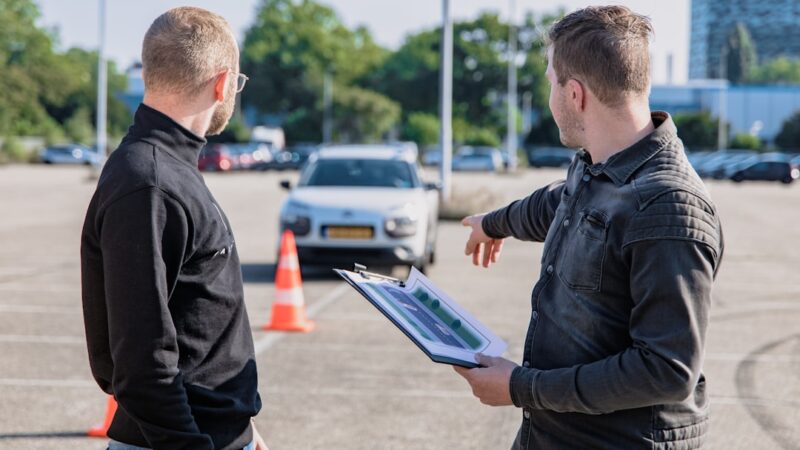Kørekort Bil: En Guide til Dit Første Skridt Mod Friheden